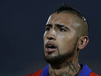 Chile stick with Vidal despite...